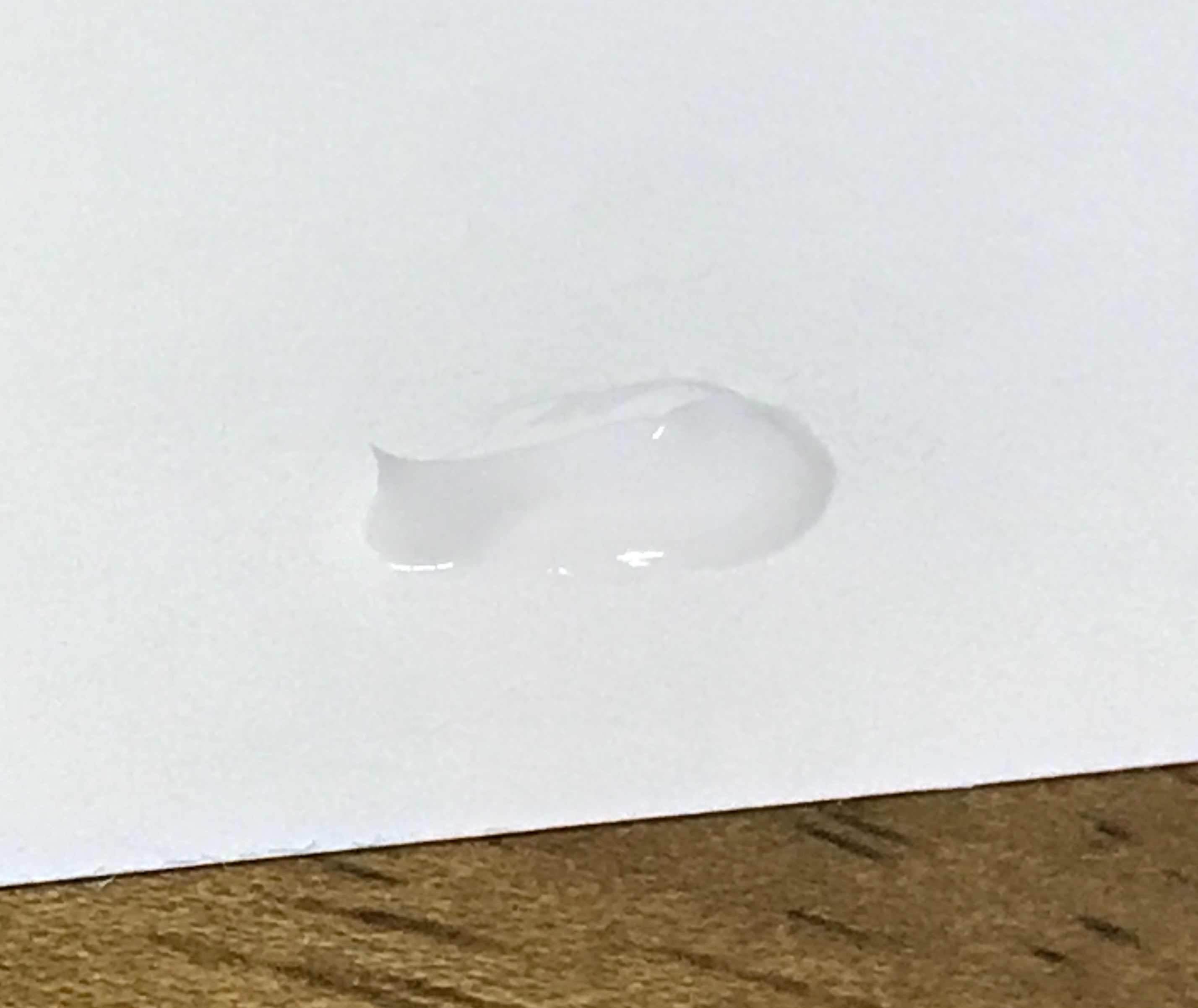 종이에 키엘 크림을 발라본 모습