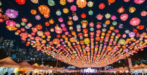 2025년 부산연등회 축제 : 불빛으로 물든 부산의 봄밤