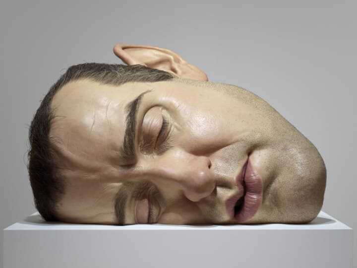 국립현대미술관 서울관(MMCA)에서 전시 중인 론 뮤익의 작품 "마스크 II"