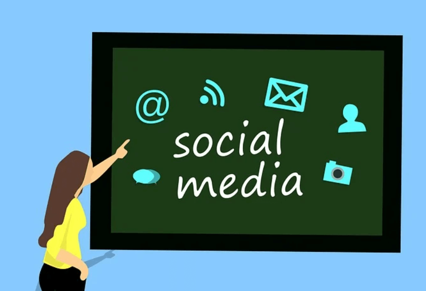 칠판을_바라보는_여자