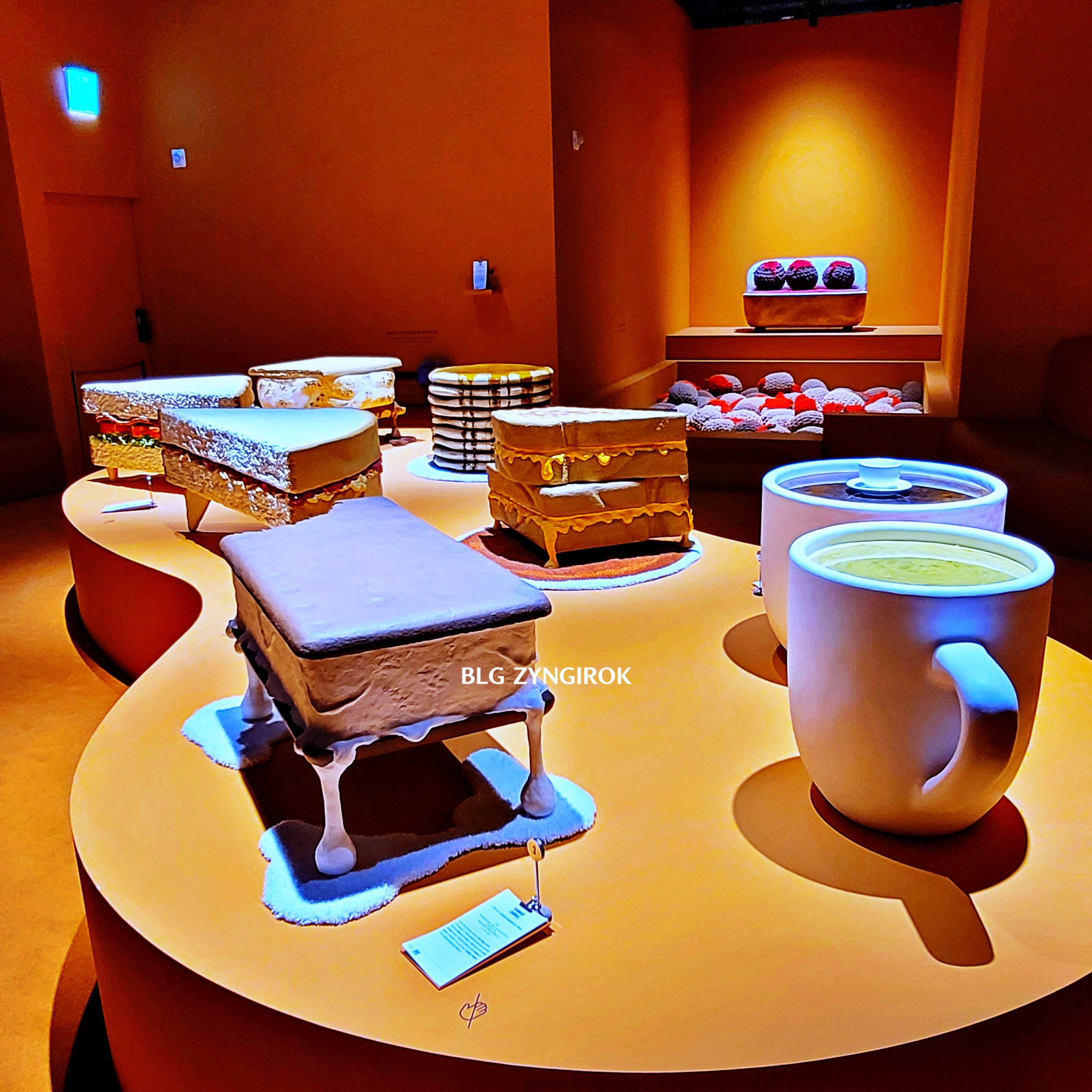 Room for Wonder : KAMBER CARROLL - 작품 모습이다.