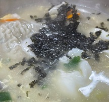 만둣국