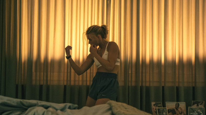 넷플릭스 신작 &lsquo;엑스테리토리얼&rsquo; 폭발적 인기! 강렬한 여성 액션의 정수