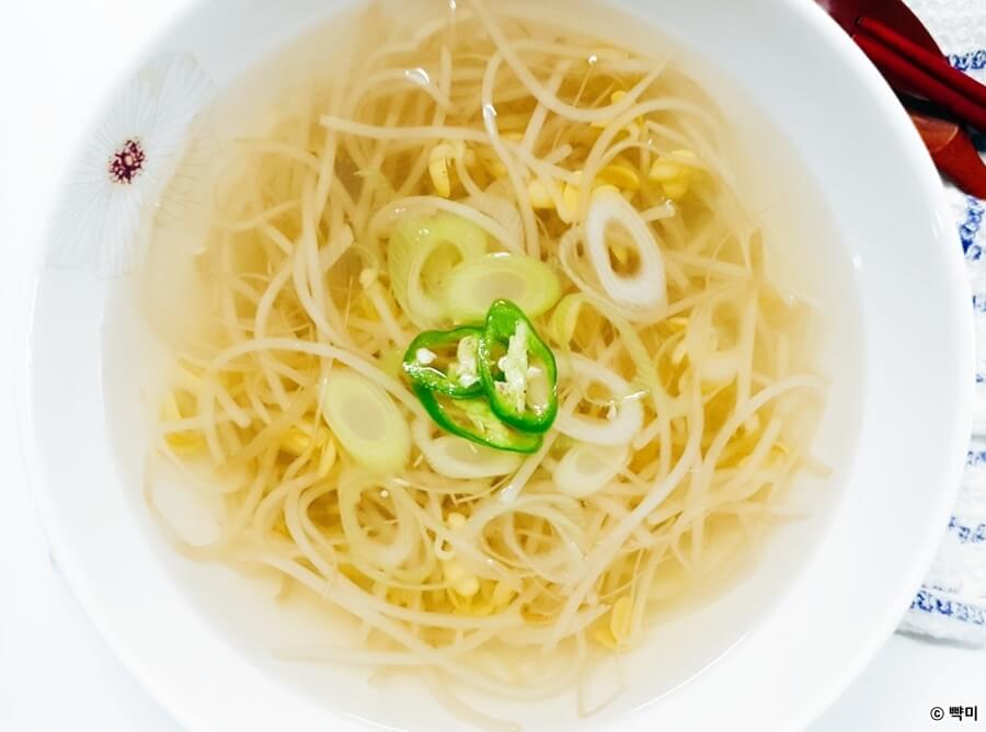 콩나물국-맛있게-끓이는-법-비린내-없이