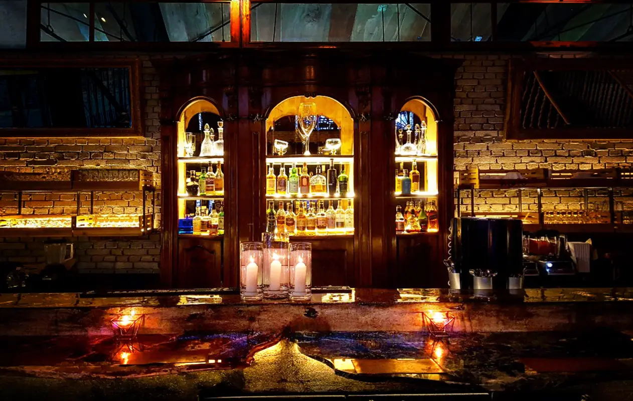 고센인코퍼레이티드-청담점-매장내부-바테이블