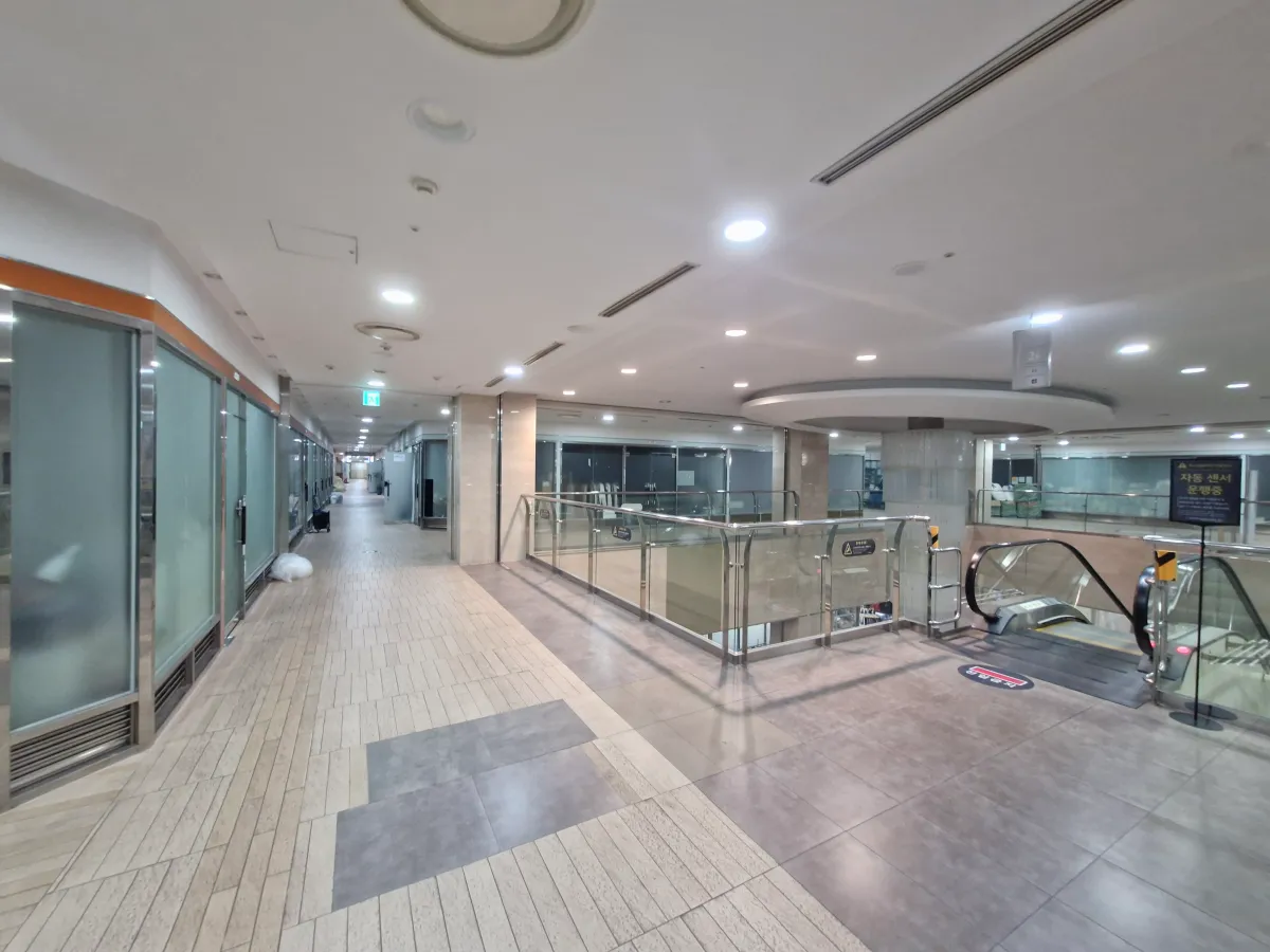 롯데캐슬베네치아-2층-상가의-모습-공실이-많이-있다