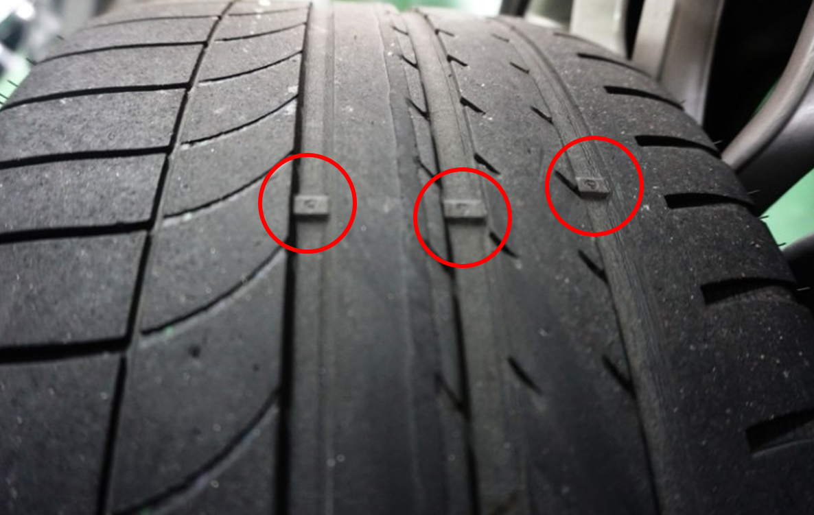 타이어 마모 한계선으로 마모도 확인 방법