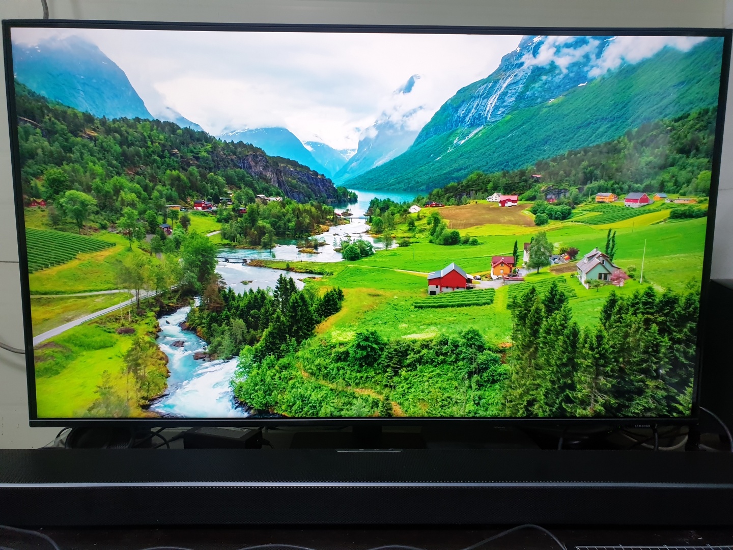 스마트모니터M7 - M7 모니터와 사운드바 HW-Q600A