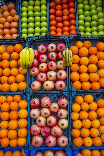 마트에 상품 진열 사진