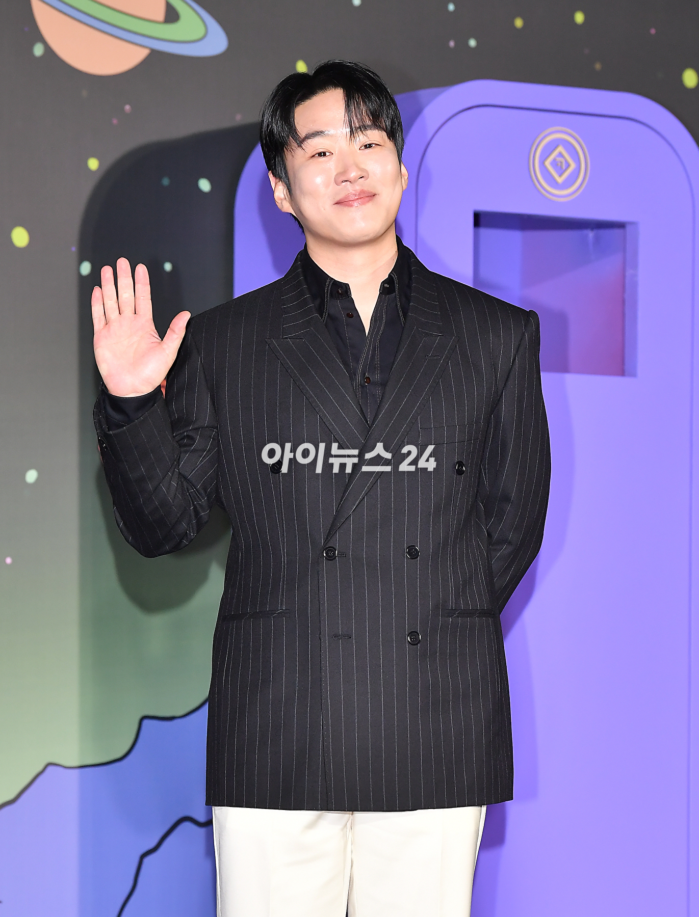 배우 안재홍이 13일 오전 서울 광진구 롯데시네마 건대입구에서 열린 넷플릭스 '닭강정' 제작발표회에서 포토타임을 갖고 있다. [사진=곽영래 기자]