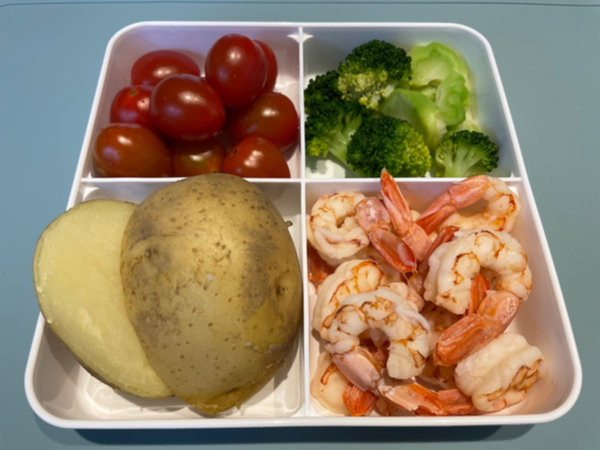 염증 수치 낮추는 식단 - 방울토마토, 브로콜리, 삶은 감자, 데친 새우