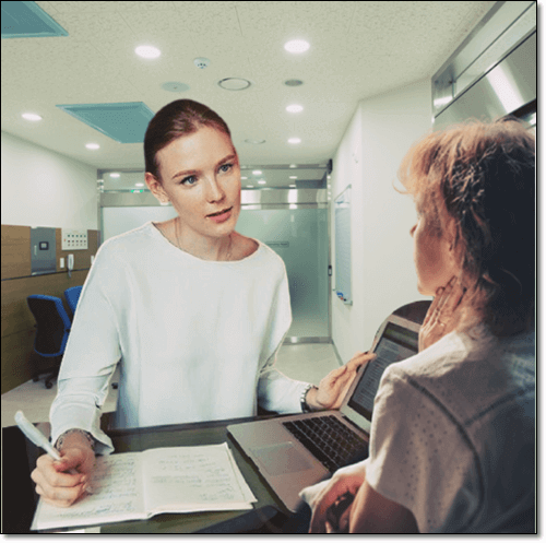 피부과 상담하는 여성