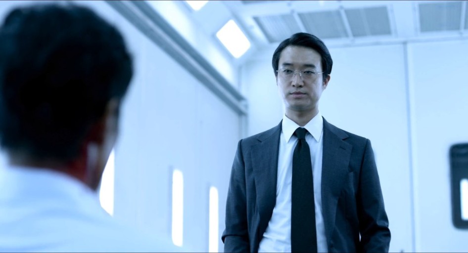 안경쓴 조우진의 모습