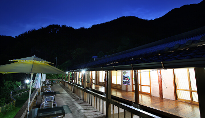 부춘골산장 야간풍경