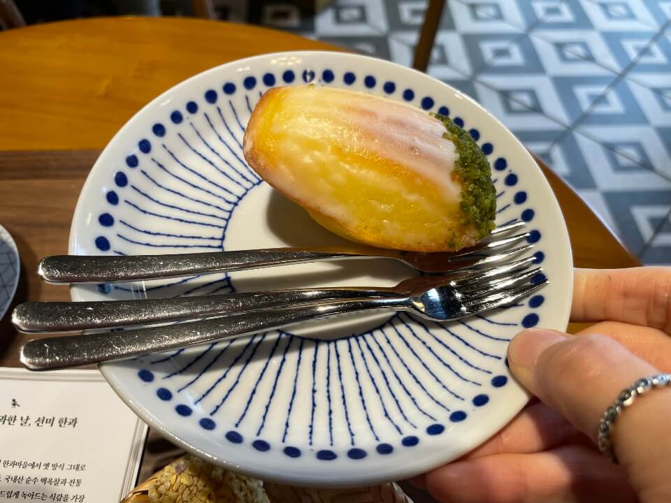연남방앗간-광교점-레몬-마들렌-모습