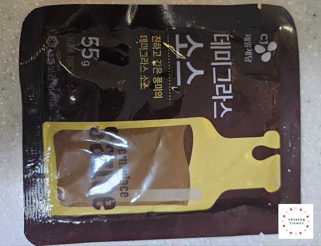 씨제이경양식돈까스-소스가 동봉되어 있지 않아 함박스테이크에 들어있는 데미그라스 소스 이용