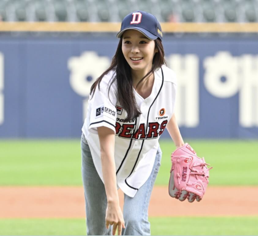 배우 한수연 두산 시구