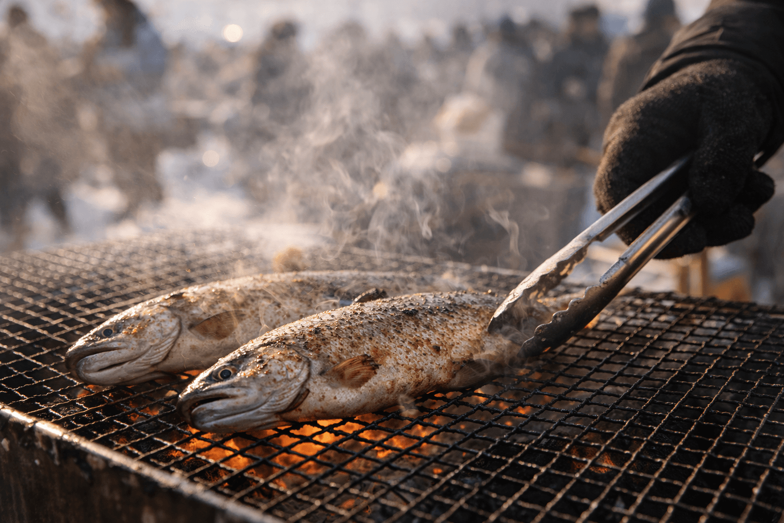화천 산천어축제 구이터에서 산천어를 굽는 모습