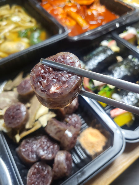 응큼떡볶이 수원화서점 찰순대 내장추가