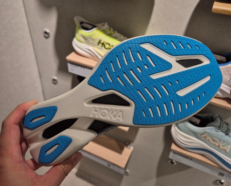 마라톤 서브4 호카 러닝화추천