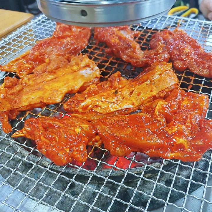 생방송오늘저녁 낭만시장 중앙시장 춘천 삼색 숯불 구이 55년 전통 닭갈비 닭안창살 닭내장 닭목살 맛집 추천