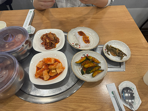 삼성동 이모네뭉티기 기본 반찬