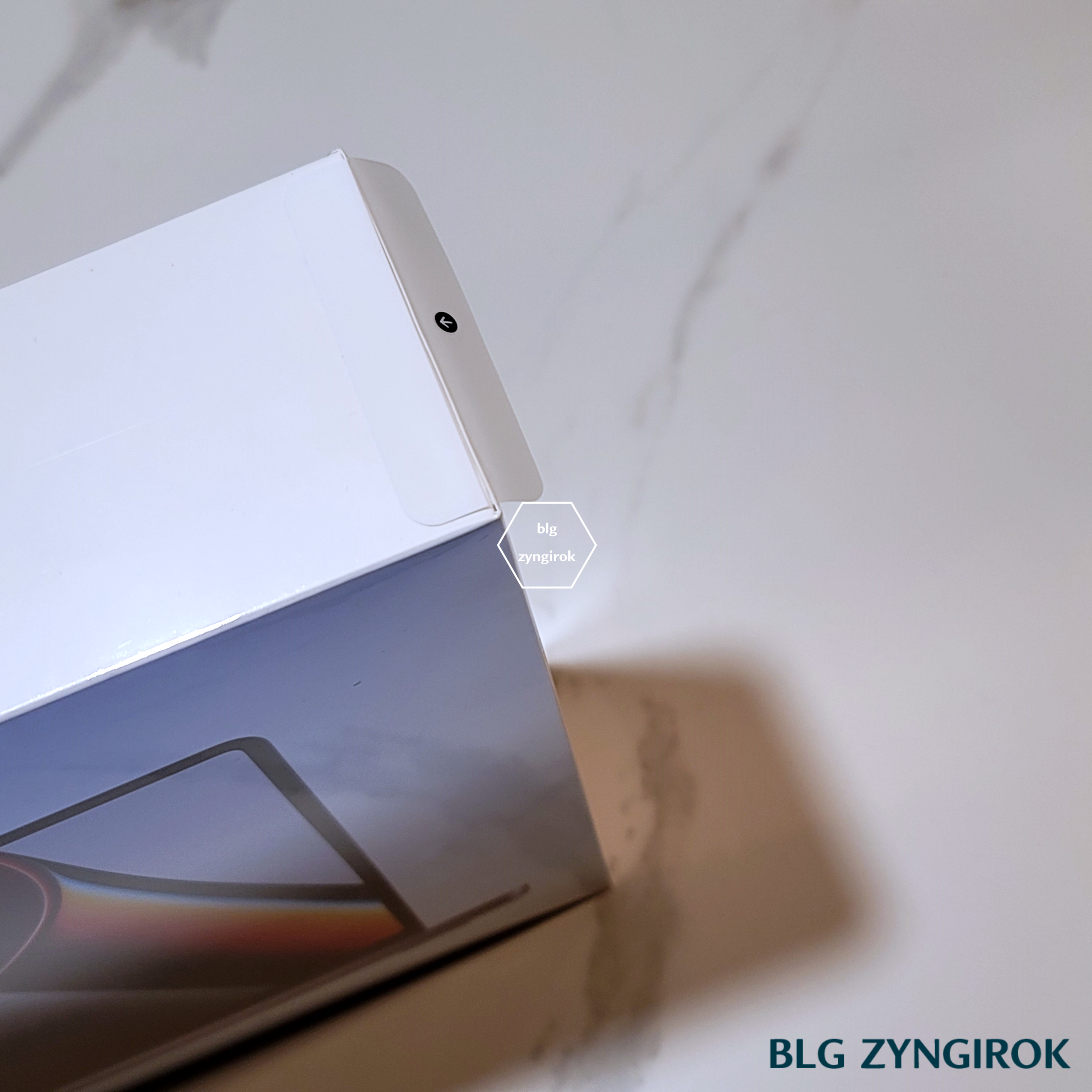 맥북-비닐포장을-뜯을-수있는-곳