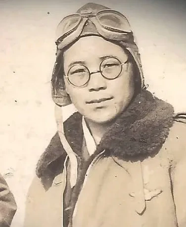하늘을 향한 꿈, 조국을 향한 헌신: 한국 최초의 여성 비행사 권기옥