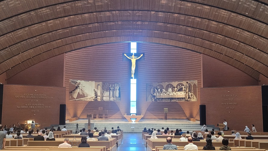 남양 성모 성지 대성전 안 제대, 제단, 십자고상, 그림 사진