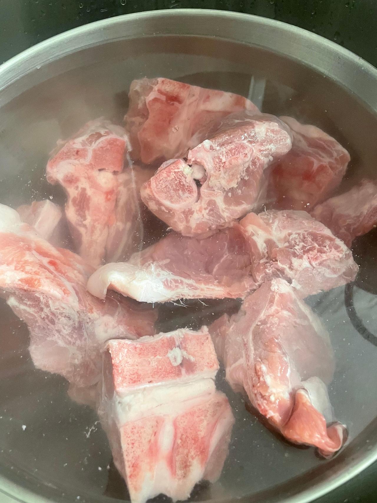 돼지 등뼈 감자탕