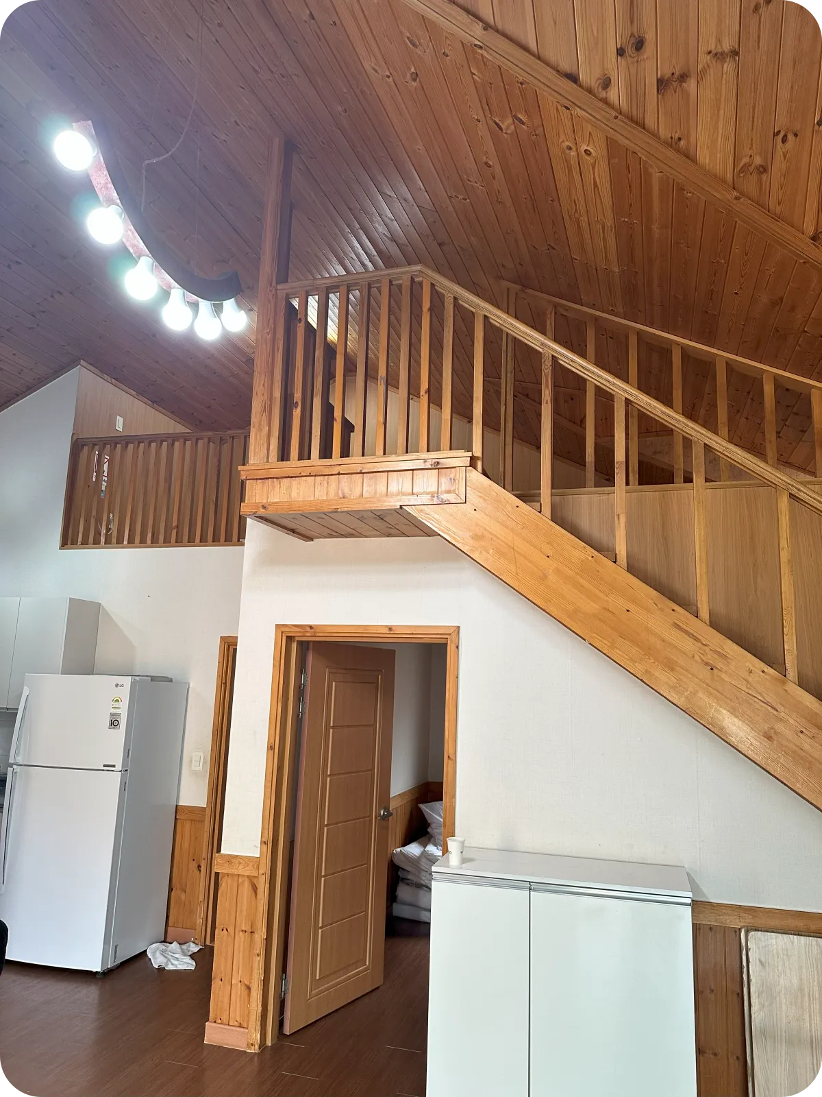 밤티골 방 내부 2 : 다락 올라가는 계단