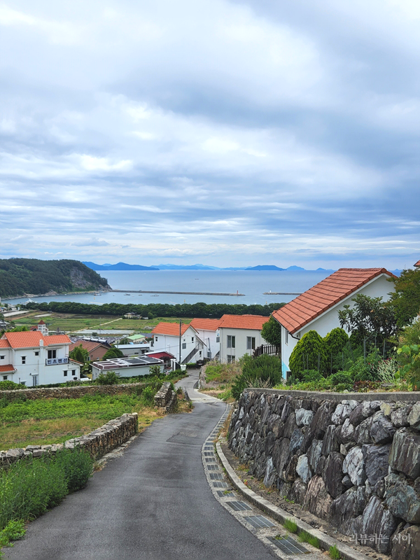 바다가-내려다-보이는-독일마을-전경