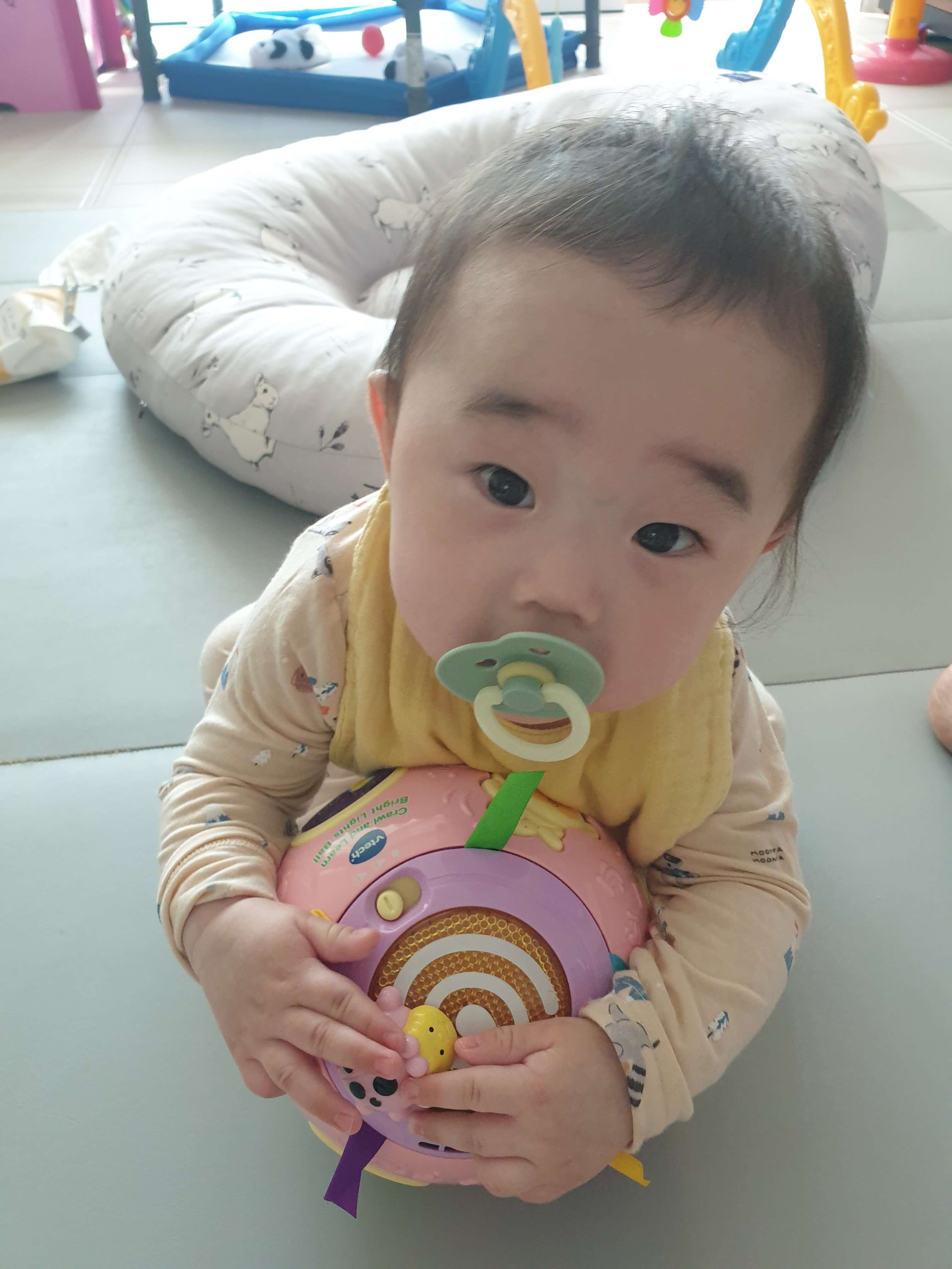 깨무는 아이