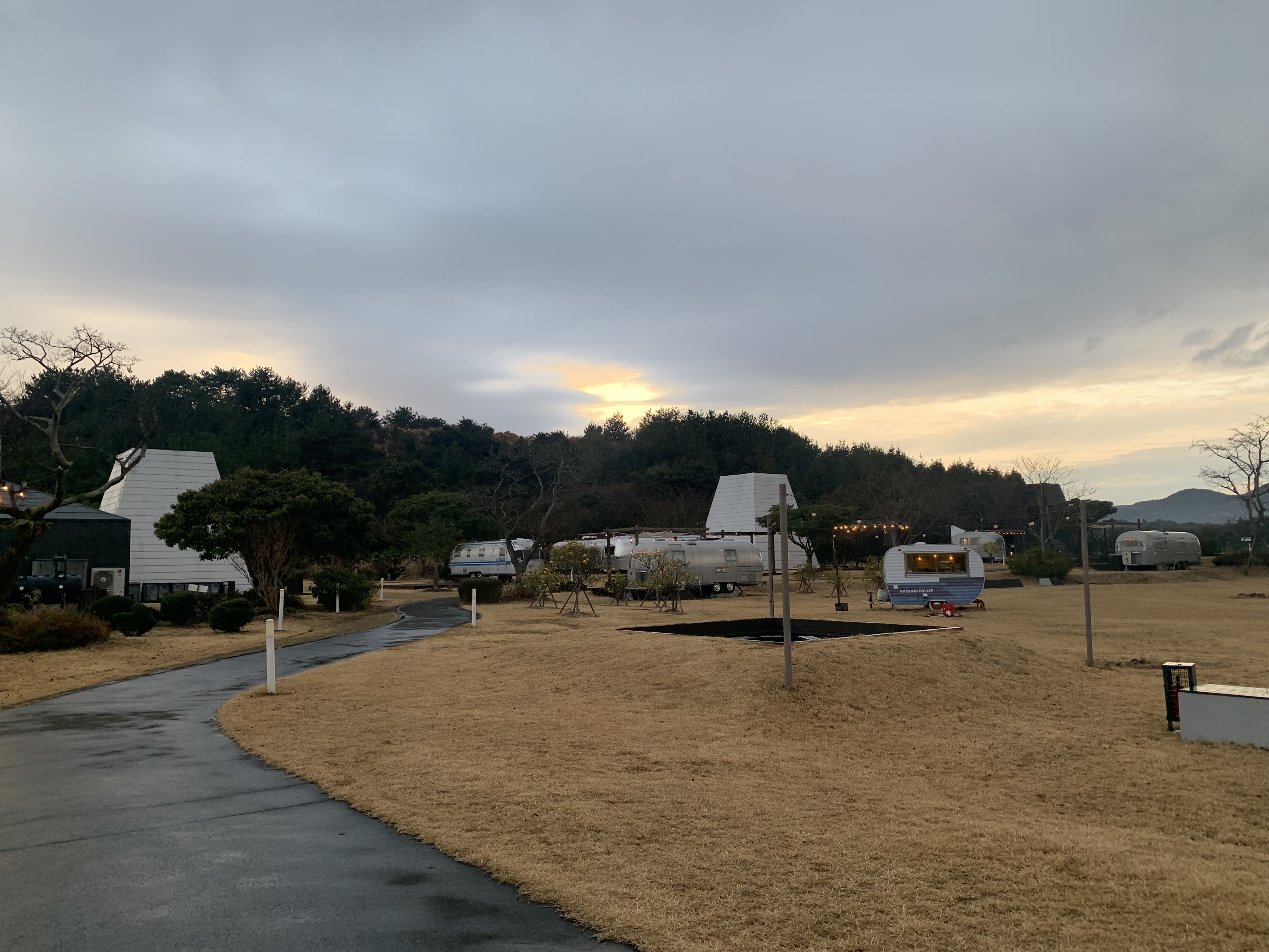 제주도에서 찾은 감성 글램핑 숙소 어라운드폴리 리뷰 - 겨울 에어스트림 숙박 후기