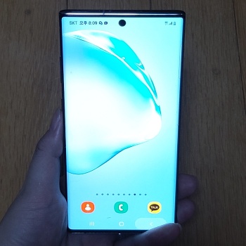 들어서-켜진-갤럭시-화면