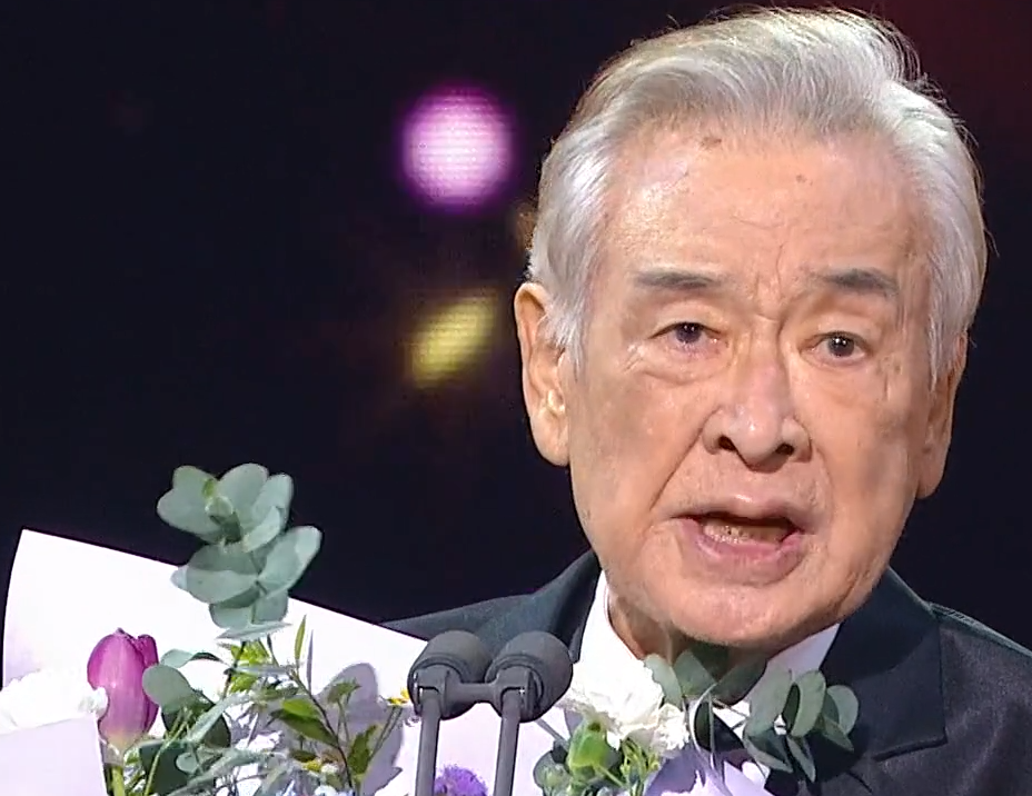 이순재, 90세 최고령 KBS 연기대상 수상!