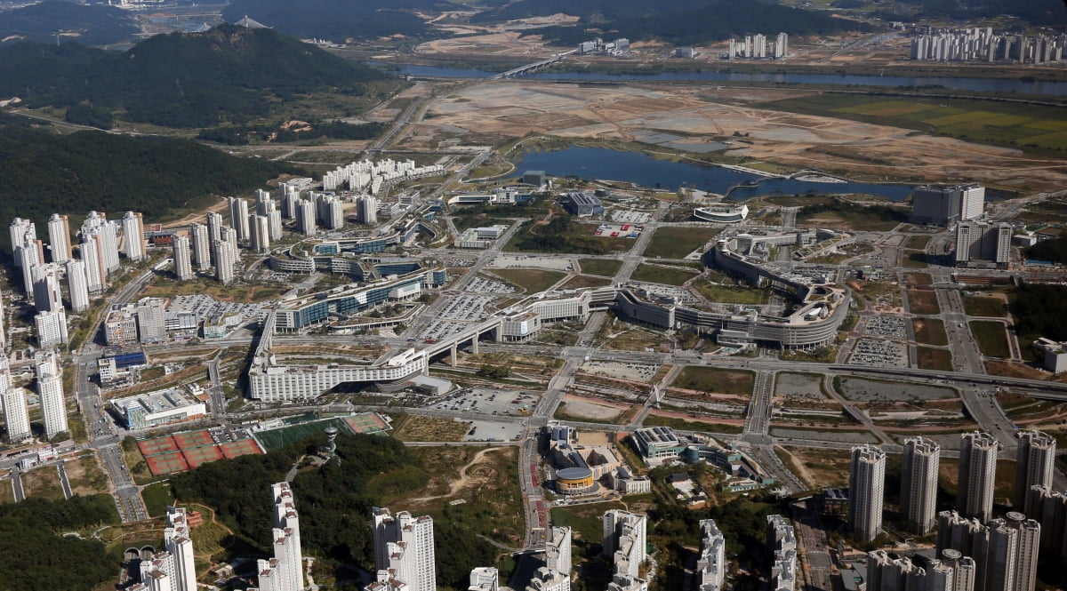 하늘에서 바라 본 정부세종청사 전경.