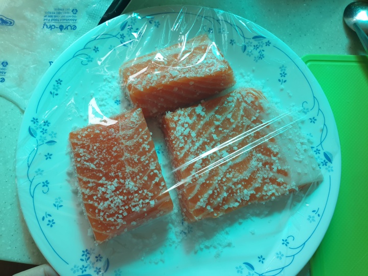 연어 비닐 랩 밀봉