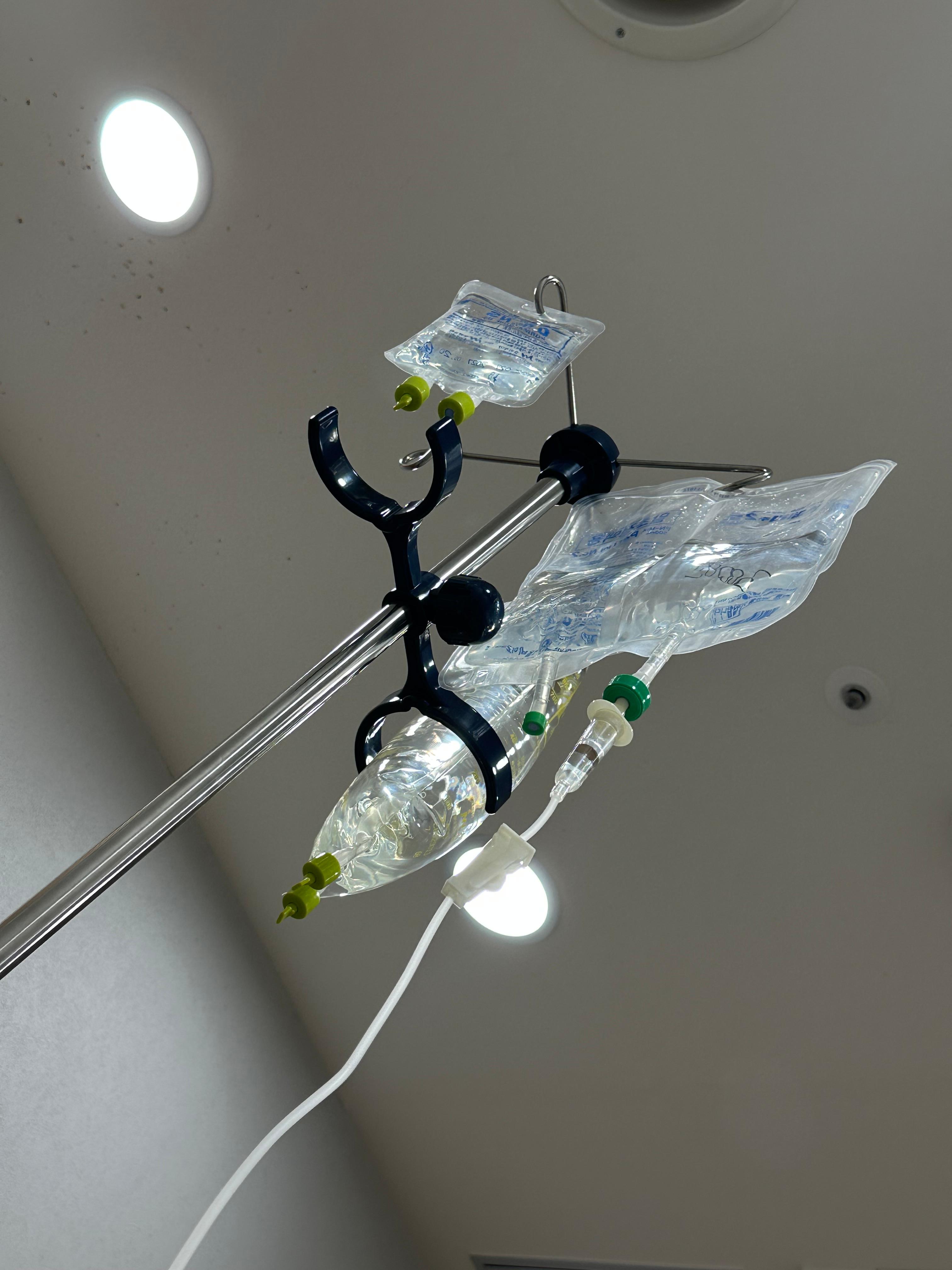 수술 대기하며 맞은 수액