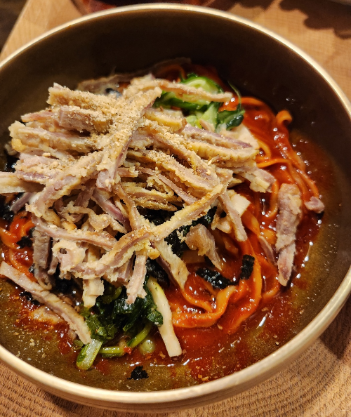 안국역 맛집 '깡통만두' – 줄 서서 먹는 이유가 있는 비빔국수