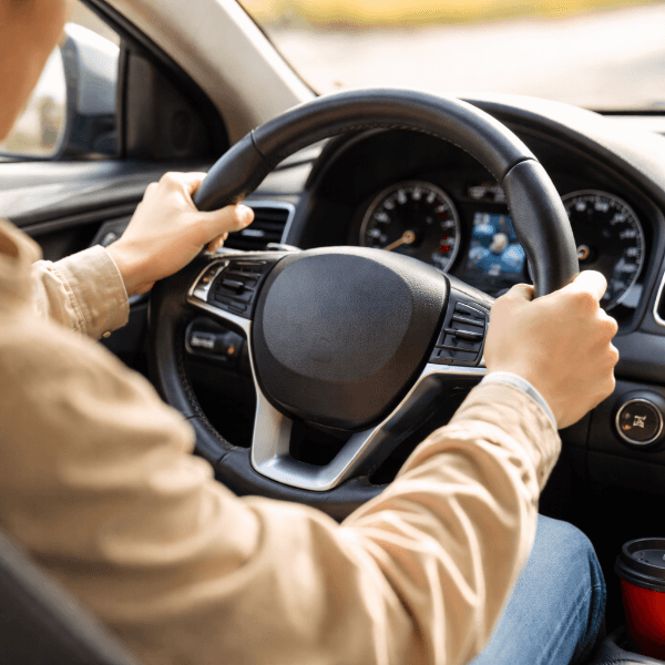 주행 중 핸들이 무거운 차량 내부 모습