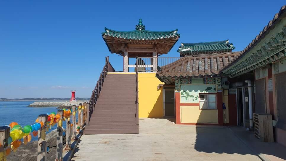 서산 간월암 : 바다 위에 떠 있는 듯한 신비의 암자, 밀물과 썰물이 빚어낸 천년 기도처