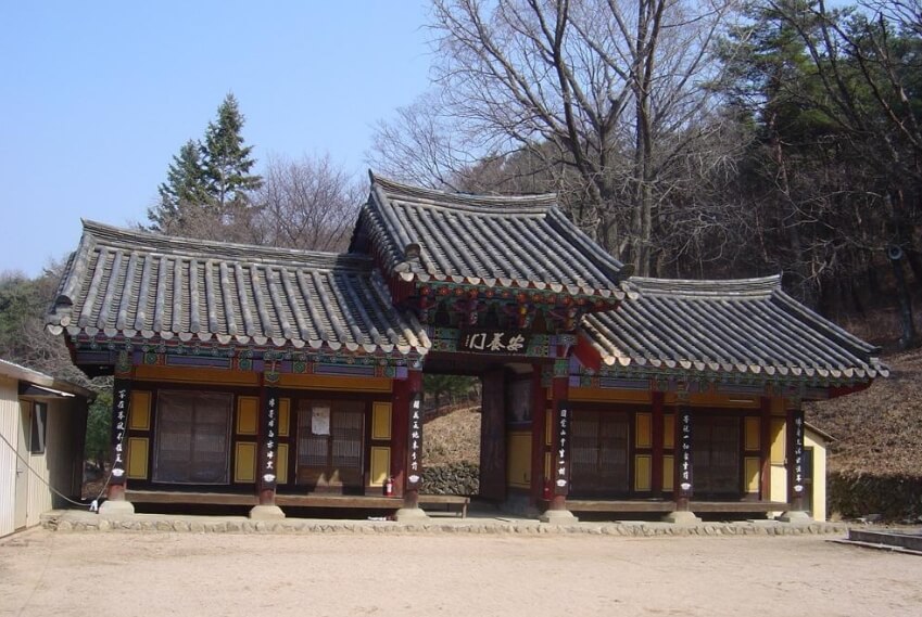 문경 운암사 : 구름도 쉬어가는 백두대간 속에 자리한 천년 고찰과 불교 수행 문화