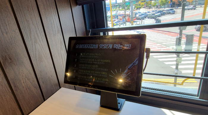 명륜진사갈비 성남모란시장점 외부 입구 영업시간 내부 안내문구 타블렛 주문