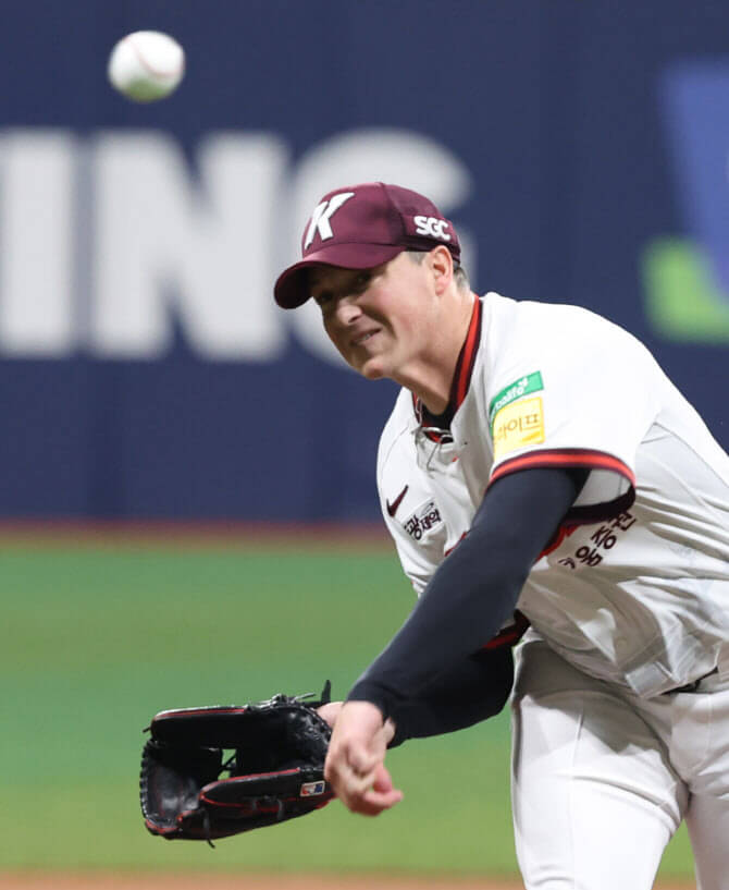 LG 무득점 봉쇄한 로젠버그, 키움의 반등을 이끌다