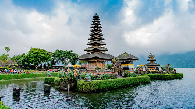 발리 인도네시아 여행 소개 : 우붓 원숭이 숲, 타나 롯 사원, 쿠타 해변