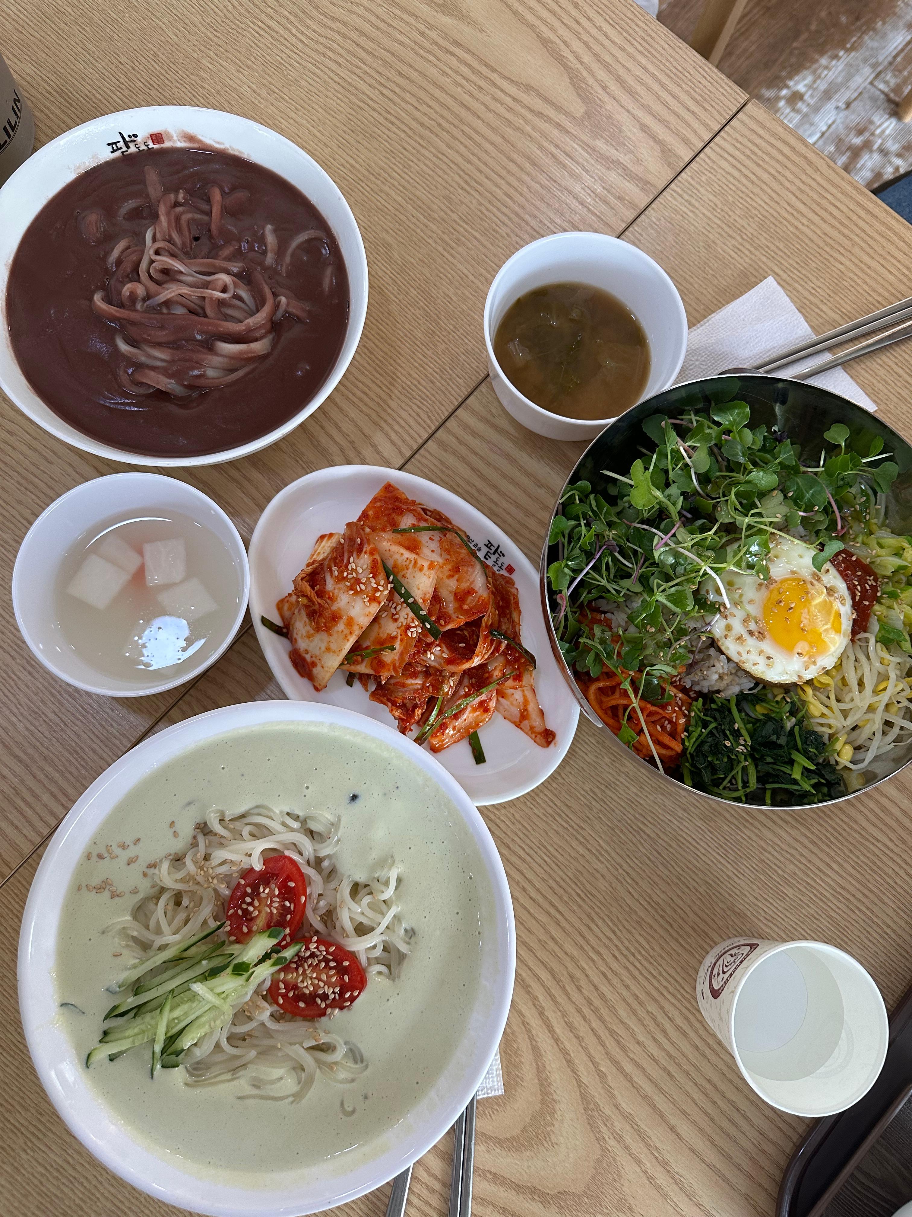 님들 팥 칼국수 먹어 봄?(진한 팥죽에 쫄깃한 칼국수면, 단맛 적음, 팥전문점 팥동동, 은평한옥마을 맛집, 팥칼국수, 팥죽, 보리밥 비빔밥, 서리태 콩국수, 눈꽃 팥빙수)