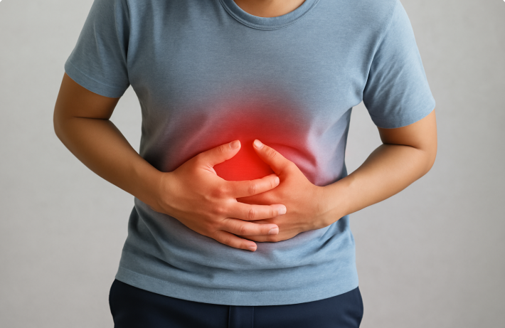 위장 통증을 호소하는 남성 이미지 - 위장약 복용 전 알아야 할 점