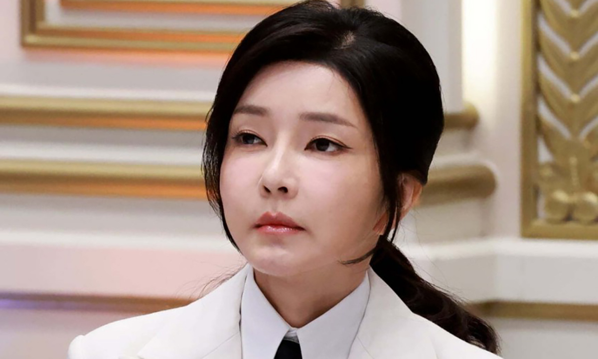 김건희 의혹, 김건희 검찰 소환, 공천 개입, 무상 여론조사, 김영선 공천, 정치 브로커 명태균, 공직선거법 위반, 정치자금법, 김상민 자리 제안, 검찰 조사 일정, 윤석열 탄핵 이후, 전 대통령 부부 수사, 도이치모터스 사건, 김건희 녹취록, 검찰청 출석, 정치권력 남용, 대선 개입 의혹, 대통령 배우자 논란