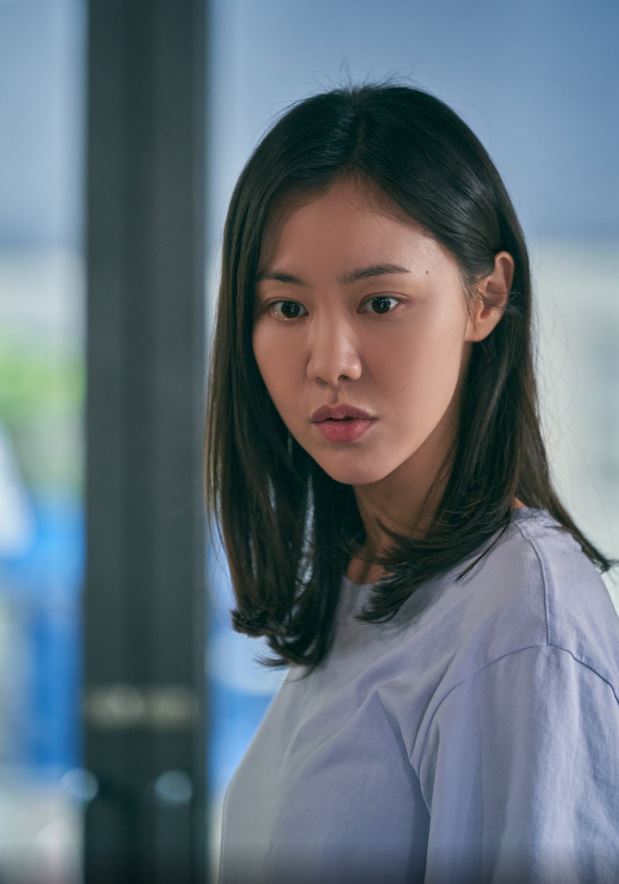 This is [스마트폰을 떨어뜨렸을 뿐인데]